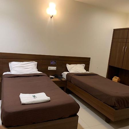Hotel Sahyog Padra  Luaran gambar