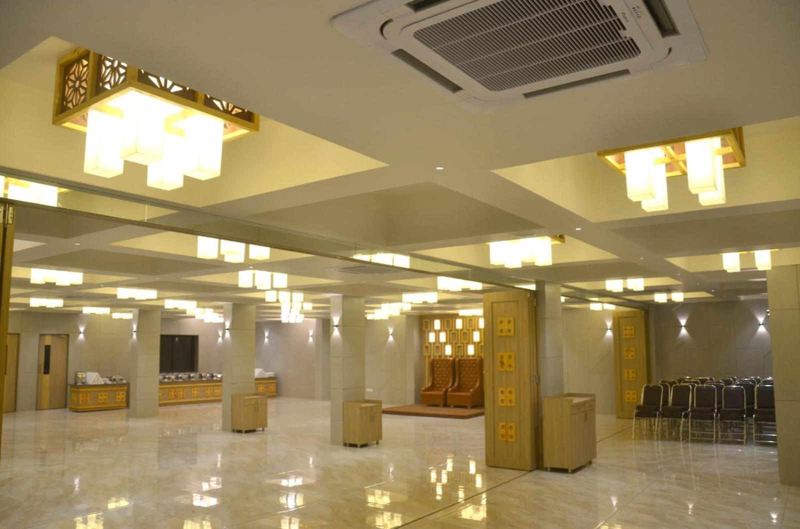 Hotel Sahyog Padra  Luaran gambar