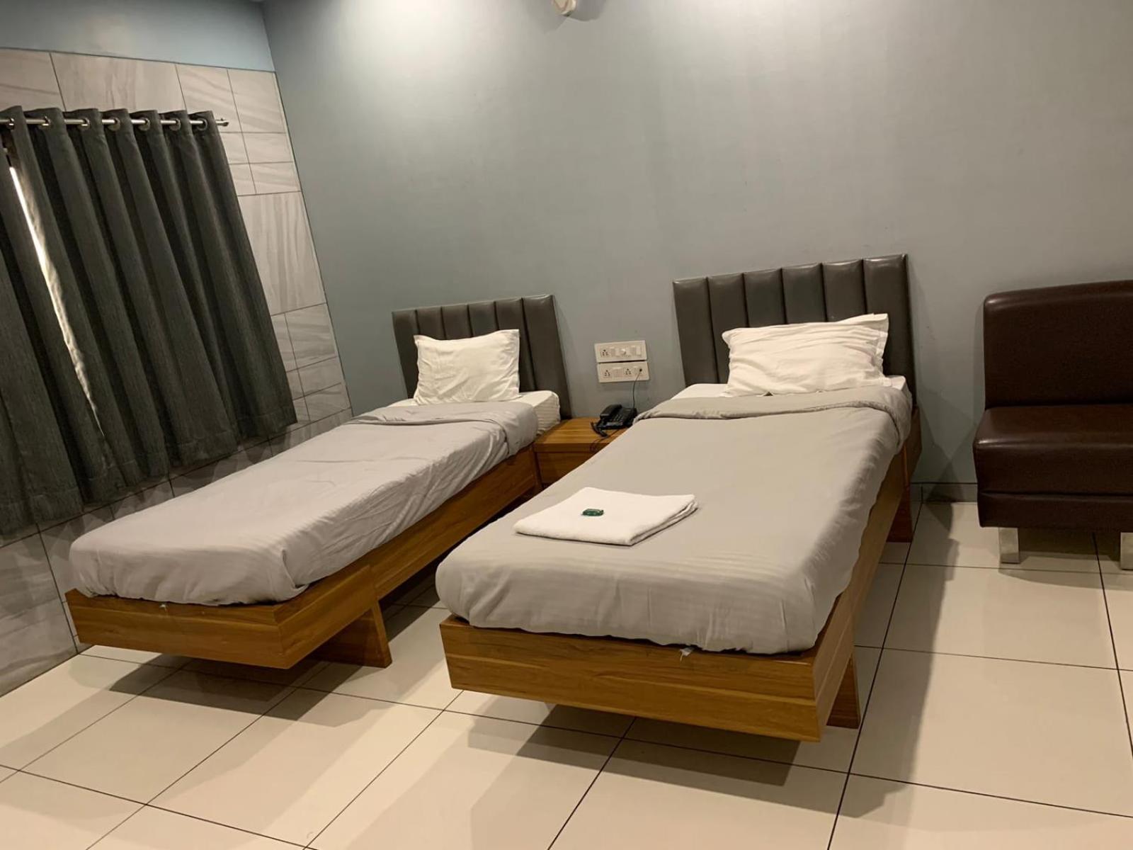 Hotel Sahyog Padra  Luaran gambar